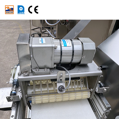 สายการผลิตไข่ม้วนที่ควบคุมโดย PLC 1.5KW อัตโนมัติม้วนกระเทียมสําหรับเครื่องอบ